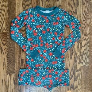Hanna Andersson green/red floral 2 piece pajama set, size 8. Excellent condition